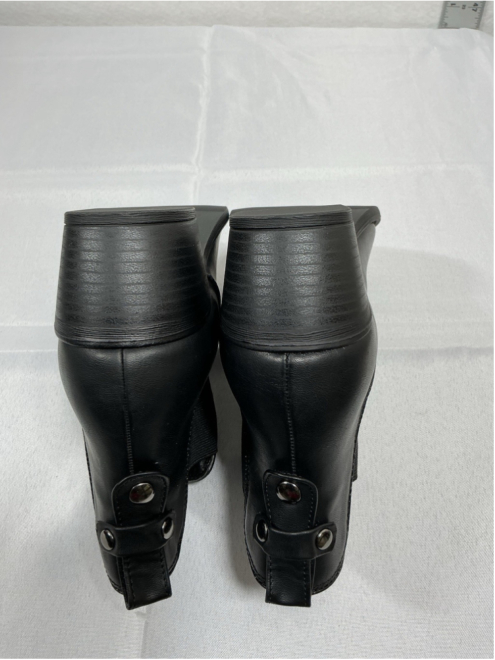 Woman’s New Soda Chelsea Pull On Bootie Size 11 Black Faux Leather Block Heel - Picture 6 of 7